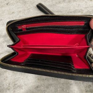 Dooney & Bourke wallet